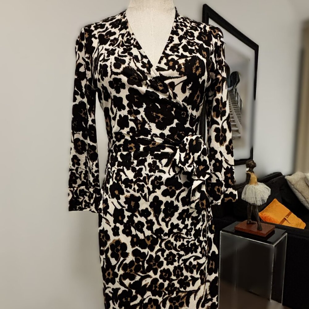 Diane von Furstenberg Silk Wrap Dress Floral Print US 6